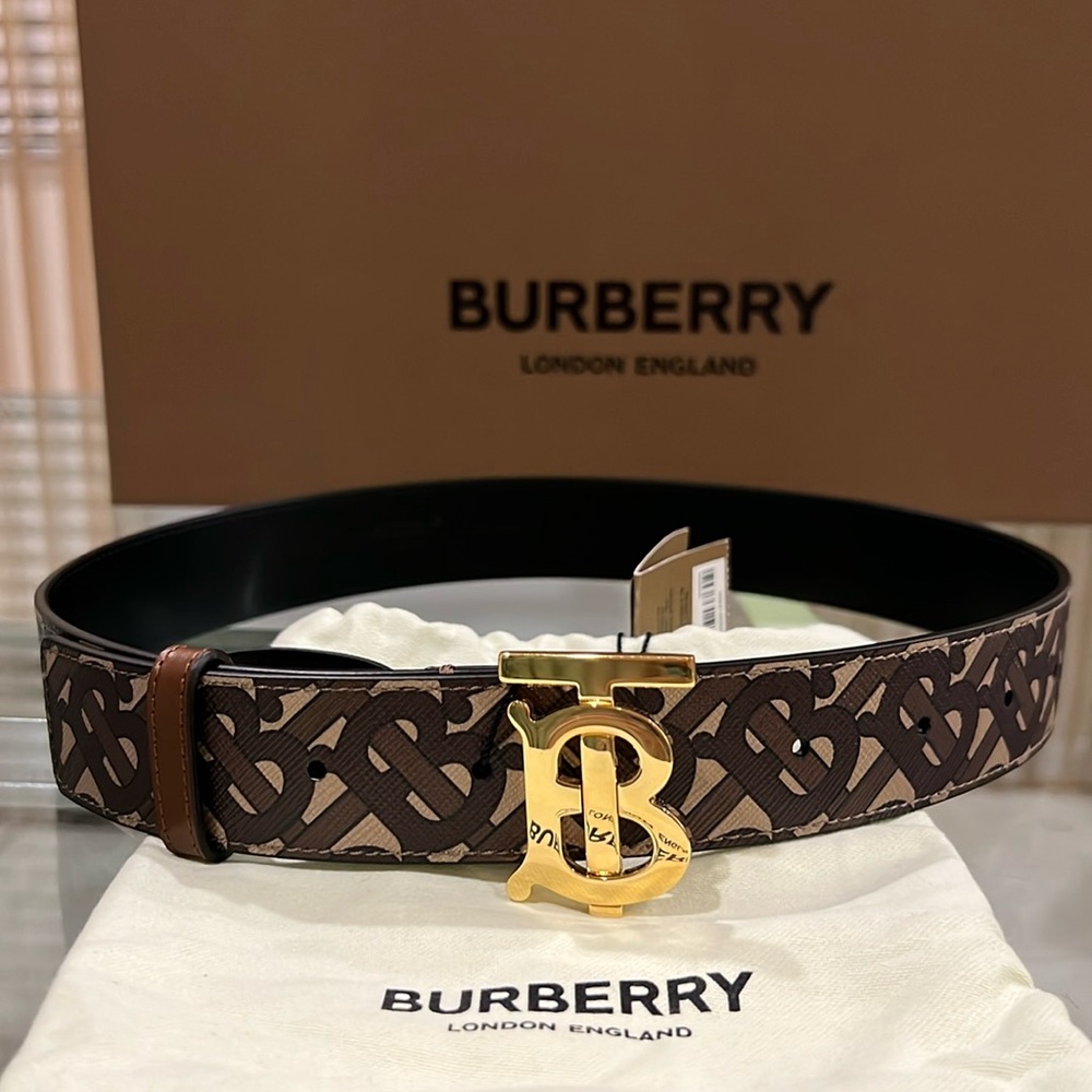🔥🔥🔥Authentic Burberry TB 35 non reversible monogram e-canvas